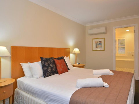 Villa 3br Chambourcin Resort Condo Located Within Cypress Lakes Resort (nothing Is More Central) - Pubs and Clubs 2