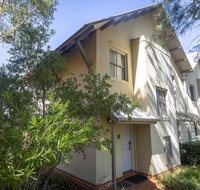 Villa Boronia - Pubs and Clubs