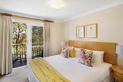 Villa Cabernet - Pubs and Clubs 1