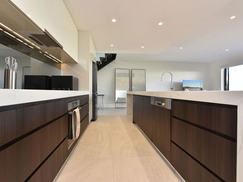 Villa Capri Waterside At Trinity Point - Pubs and Clubs 2