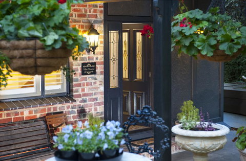 Villa D'Amour At Maison Belle Retreat - Pubs and Clubs 1