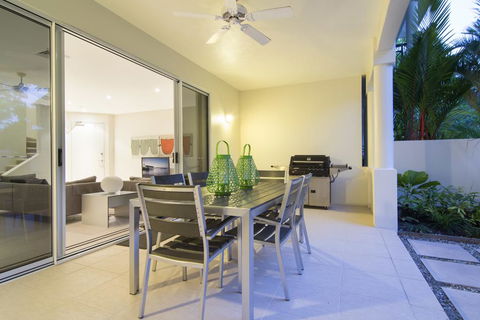 Villa Del Mar - Port Douglas - Pubs and Clubs 3