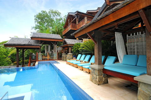 Villa Empat Puluh Dua - Pubs and Clubs 0