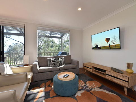 Villa Executive 2br Quattro Resort Condo Located Within Cypress Lakes Resort (nothing Is More Central) - Pubs and Clubs 1