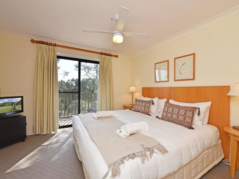Villa Executive 2br Viti Resort Condo Located Within Cypress Lakes Resort (nothing Is More Central) - Pubs and Clubs 2