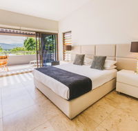 Villa Mercedes - Luxury Holiday Villa - Pubs and Clubs
