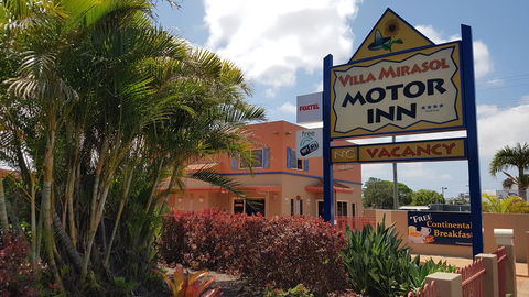 Villa Mirasol Motor Inn - Pubs and Clubs 0