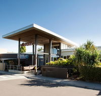 Villa Noosa Hotel - Pubs and Clubs