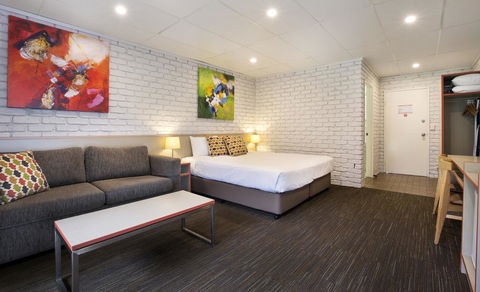Villa Noosa Hotel - Pubs and Clubs 3