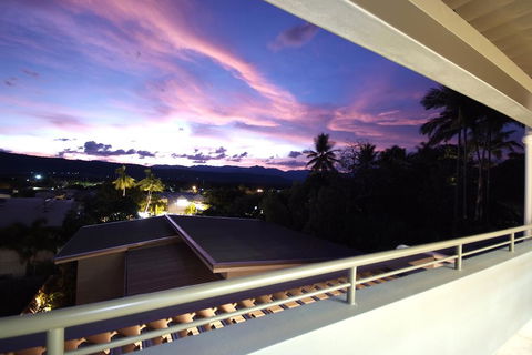 Villa One On Murphy - Luxury Holiday Villa - Pubs and Clubs 1