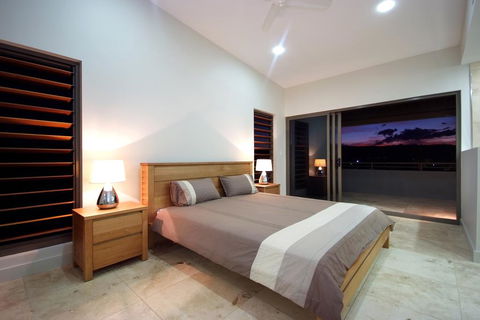 Villa One On Murphy - Luxury Holiday Villa - Pubs and Clubs 2