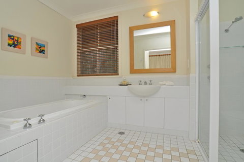 Villa Spa Executive 1br Burgundy Resort Condo Located Within Cypress Lakes Resort (nothing Is More Central) - Pubs and Clubs 3