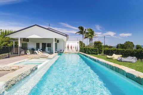 Villa St Helena - Pubs and Clubs 0