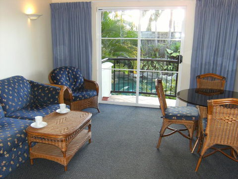 Villa Vaucluse Apartments - Go Out 1