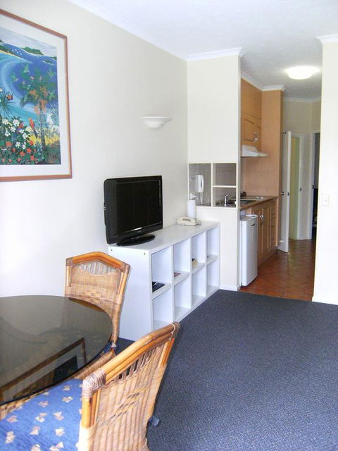 Villa Vaucluse Apartments - Go Out 3