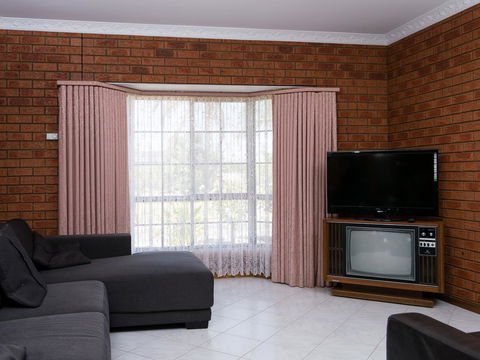 Vineyard Retreat Mildura - Pubs and Clubs 1