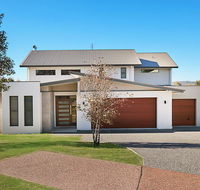 Vineyard Views - Pubs and Clubs