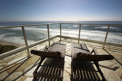 Viscount On The Beach - Pubs and Clubs 0