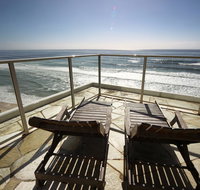 Viscount on the Beach - Pubs and Clubs
