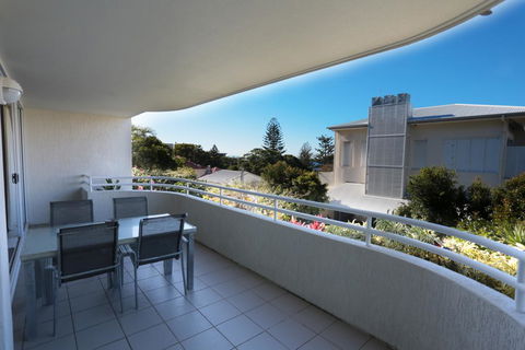 Visit The Cote D'Azur In Sunshine Beach - Pubs and Clubs 0