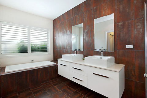 Vista One - Pubs and Clubs 0