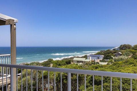 Wake Up To Ocean Views In Stylish Comfort - Go Out 0