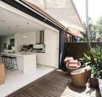 Walk to beach from this Stylish Bronte Oasis w AC wifi and free parking - Go Out