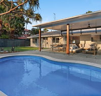 Walk to Hastings Street Noosa Sound - Pubs and Clubs