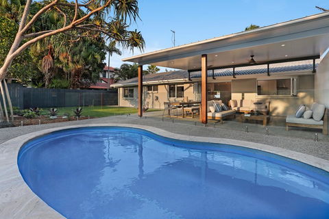 Walk To Hastings Street, Noosa Sound - Pubs and Clubs 0