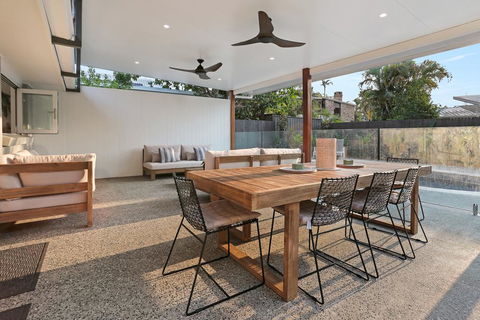 Walk To Hastings Street, Noosa Sound - Pubs and Clubs 1