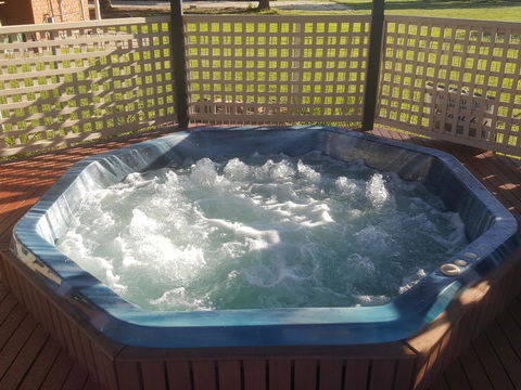 Walkabout Motel - Pubs and Clubs 1