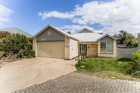 WALKIN' ON SUNSHINE - Pubs and Clubs 0