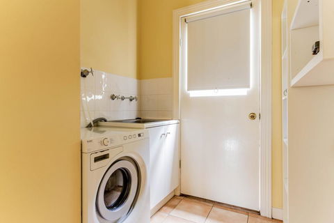 WALKIN' ON SUNSHINE - Pubs and Clubs 3