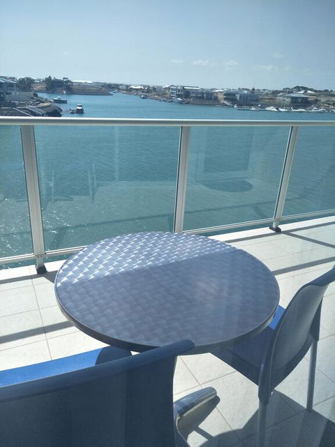 Wallaroo Marina Sea Vu Apartment - Pubs and Clubs 3