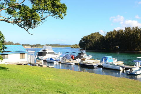 Wallis Court 5 - Pubs and Clubs 1