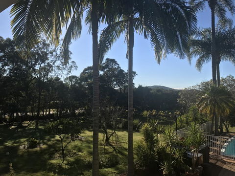 Wamberal Cottage - Pubs and Clubs 3