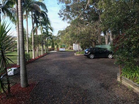 Wamberal Cottage - Pubs and Clubs 2