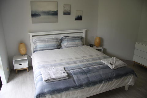 Warnbro Beach Family Accommodation - Pubs and Clubs 0