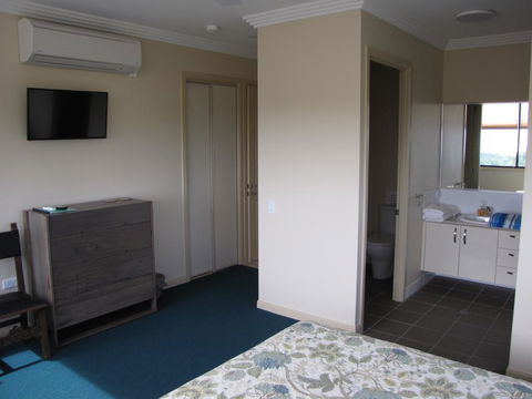 Warrawong Lodge - Pubs and Clubs 1