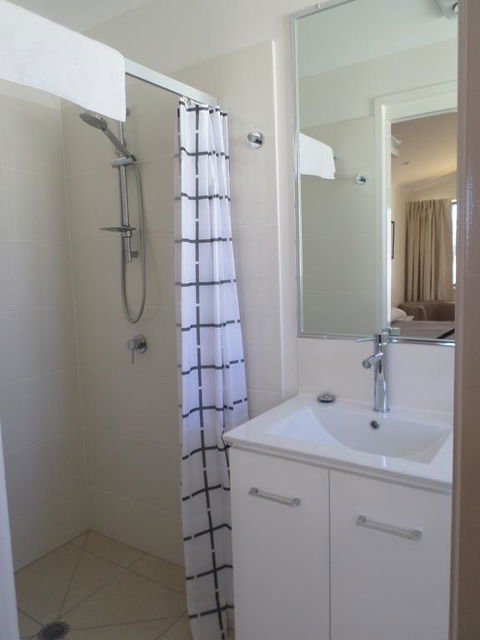 Warrego Hotel Motel Cunnamulla - Pubs and Clubs 1