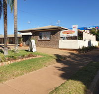 Warrego Motel - Pubs and Clubs