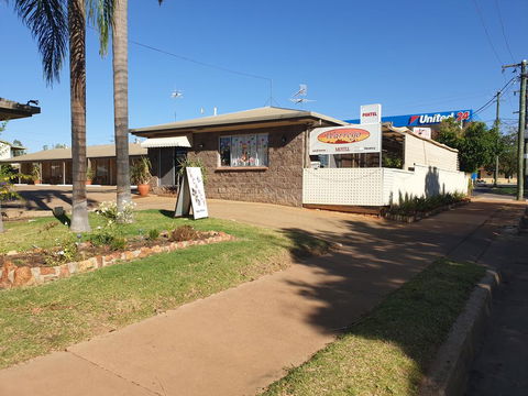 Warrego Motel - Pubs and Clubs 0