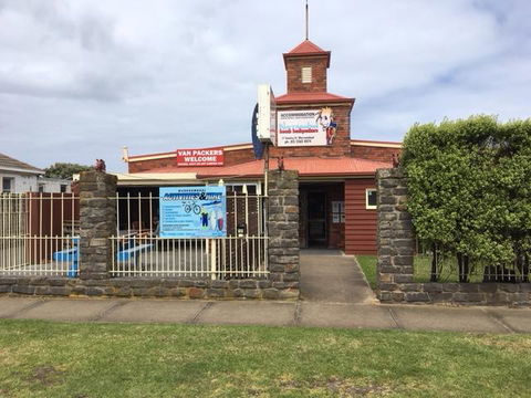 Warrnambool Beach Backpackers - Pubs and Clubs 2