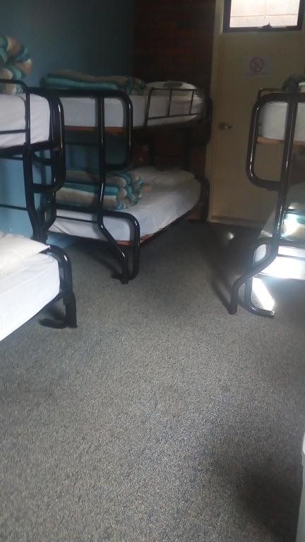 Warrnambool Beach Backpackers - Pubs and Clubs 3