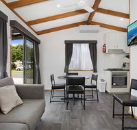 Warrnambool Holiday Village - Go Out