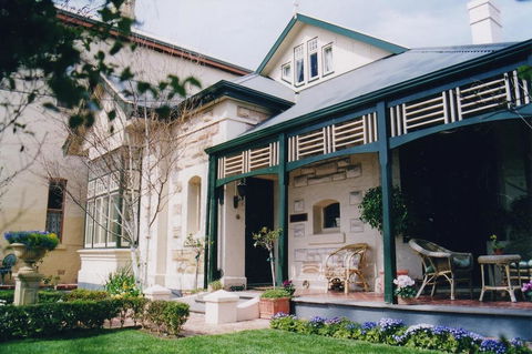 Water Bay Villa Bed & Breakfast - Go Out 0