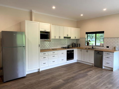 Waterfall Unit Farm Stay - Pubs and Clubs 2