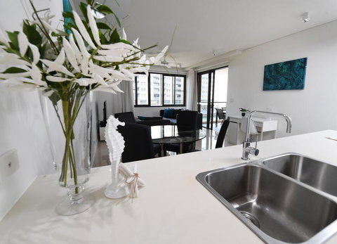 WATERFRONT DARWIN TROPICAL GEM - Go Out 0