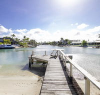 Waterfront on Witta Circle - Pubs and Clubs