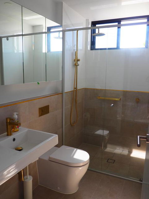 Waterfront Quiet Room - Pubs and Clubs 1